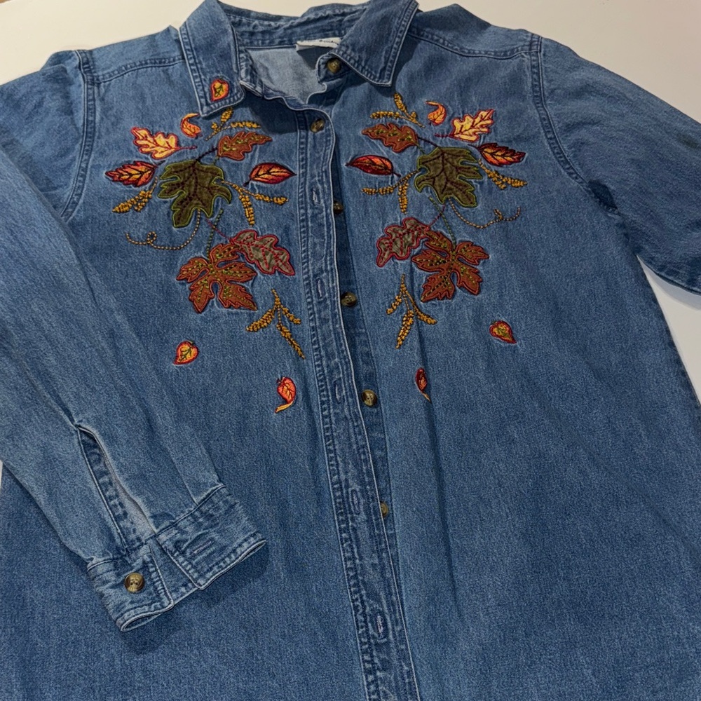 VINTAGE Bobbie Brooks Light Blue Denim Fall Leaves Cotton Button Button Down